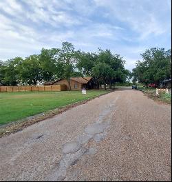 1606 Sunset Cir, Cameron TX 76520