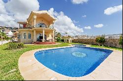 Imposing villa with panoramic sea views in a sought-after area o, Benalmadena 29630