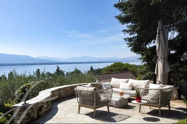 Villa in an exceptional location with panoramic views of the lake and the Alps
