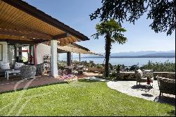 Villa in an exceptional location with panoramic views of the lake and the Alps