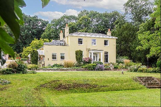 Pennis House is a magnificent, Grade ll listed Georgian home, thought to have been built i