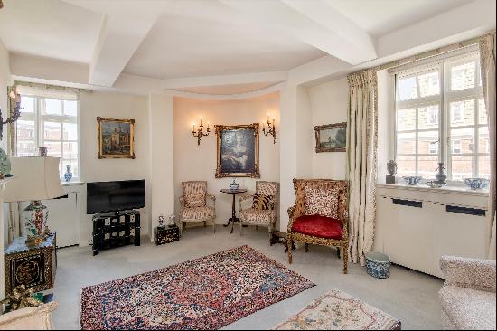 A spacious three bedroom apartment in the sought after Cranmer Court, Chelsea SW3.