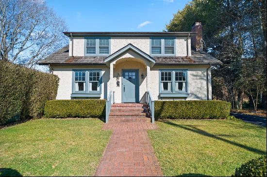 53 Mcguirk Street, Village of East Hampton, NY, 11937