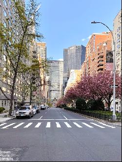 16 PARK AVENUE 5B in Murray Hill Kips Bay, New York