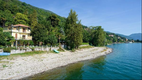 elegant period villa with park overlooking Lake Maggiore