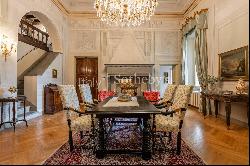 Finely restored apartment near Piazza Anfiteatro in Lucca