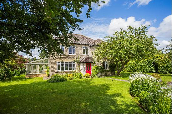 A charming period property in a beautiful setting close to the Lansdowne Monument.