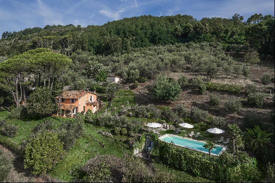 Beautiful Farmhouse with an annexe, a swimming pool and breathtaking views.
