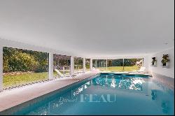 Bougival - An elegant property with a covered swimming pool and a tennis court