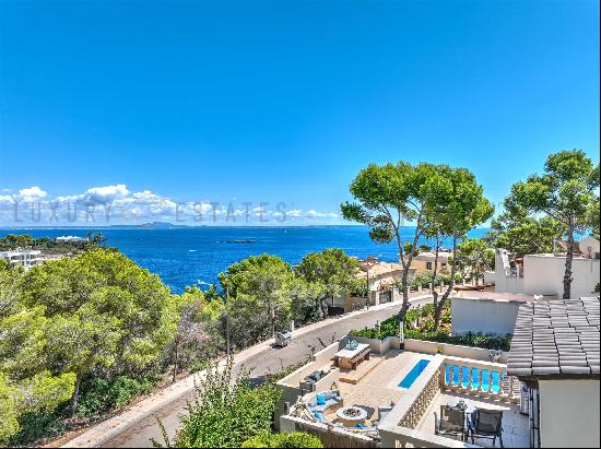 Villa in Sol de Mallorca with sea view and a lot of potential