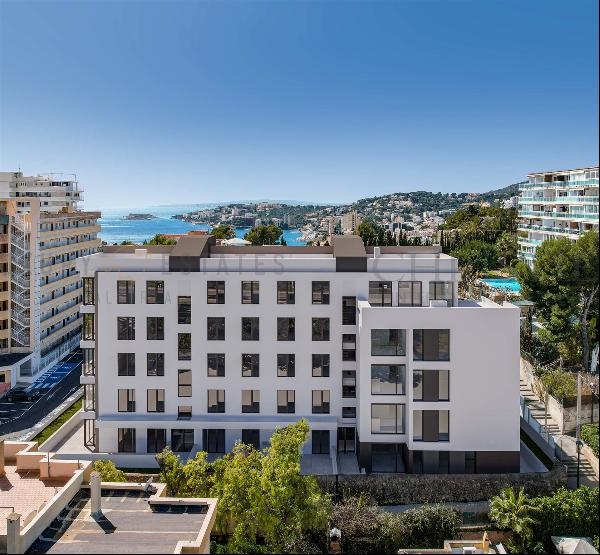 New construction penthouse in Cala Major with roof terrace and sea view