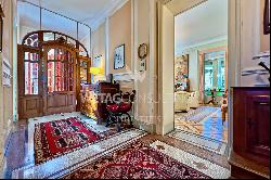 Luxury villa in classic style with spacious rooms & private park for sale in Gerra-Gambar