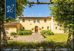 Three villas in a farmstead for sale in San Casciano dei Bagni, in the province of Siena