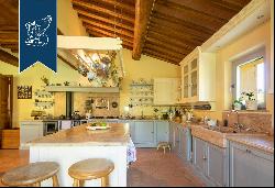 Three villas in a farmstead for sale in San Casciano dei Bagni, in the province of Siena