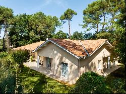 HOSSEGOR, SINGLE-STORY HOUSE IN A LANDSCAPED GARDEN