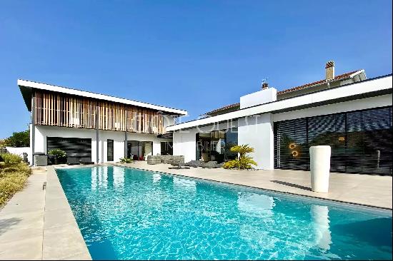 BIARRITZ – A CONTEMPORARY VILLA WITH A SWIMMING POOL