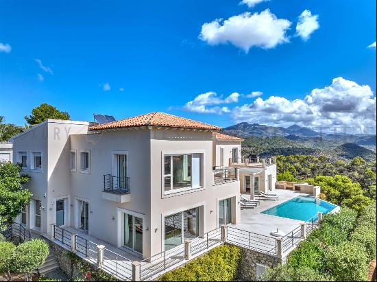 Modern Mediterranean villa in Port Andratx with rental license and panoramic sea views