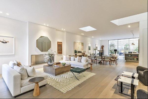 Beautifully designed 5 bedroom, luxury family home  to rent Notting Hill W2