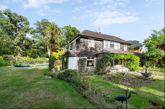 A superbly positioned detached house in a large plot with scope for redevelopment in Coomb