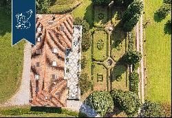 Elegant historical villa with an Italian-style garden for sale near Lake Como