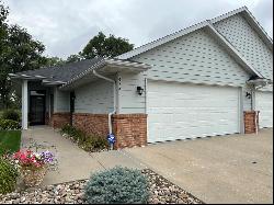 432 S Woodland Dr, Grand Island NE 68801