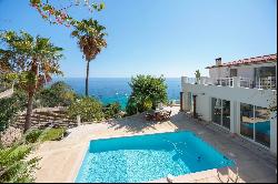 Villa overlooking the sea on 6000sqm of land