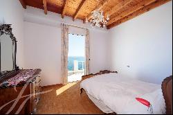 Villa overlooking the sea on 6000m² of land