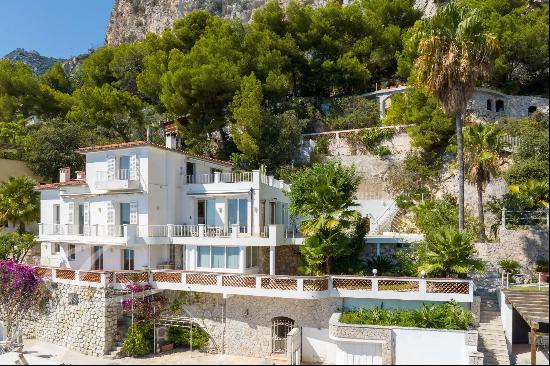 Villa overlooking the sea on 6000m² of land