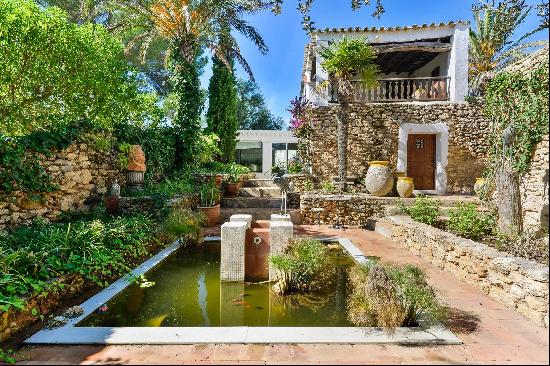 Beautiful property with a swimming pool in Santa Eulalia. 
