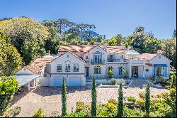 HOLLYWOOD GLAMOUR HOME WITH ENDLESS VIEWS IN PRESTIGIOUS SUBURB