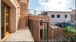 Exclusive and uniquely refurbished townhouse for sale in the bea, Costitx 07144