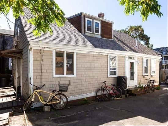 10 Freeman Street, Provincetown MA 02657