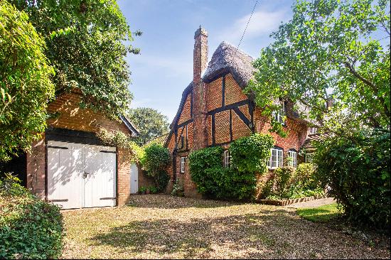 Grade II listed cottage located in an extremely sought-after location on the outskirts of 