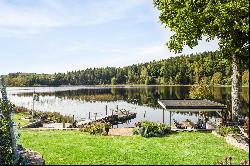 Well-maintained villa with lakefront property and a private dock!