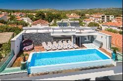 MODERN HOUSE WITH POOL AND ROOF TERRACE - DALMATIA