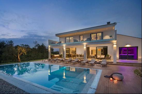 CONTEMPORARY VILLA WITH POOL NEAR POREC, ISTRIA