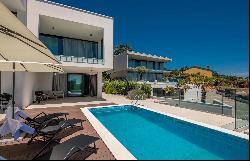 SEMI-DETACHED VILLA WITH POOL AND SEA VIEW