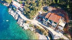 HOUSE WITH 11 APARTMENTS WITH A PROJECT FOR A BOUTIQUE HOTEL - ISLAND OF HVAR