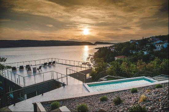 WATERFRONT VILLA WITH STUNNING SEA VIEW AND PRIVATE POOL - KVARNER