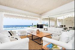 Magnificent seafront villa in Sant Lluis