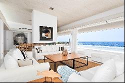 Magnificent seafront villa in Sant Lluis