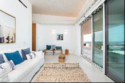 Magnificent seafront villa in Sant Lluis