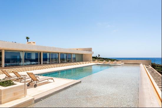 Magnificent seafront villa in Sant Lluís