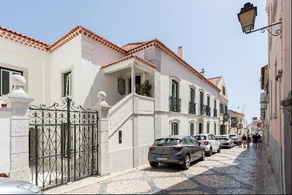 Excellent 3-bedroom apartment in a private condominium in the centre of Cascais, Lisbon. 