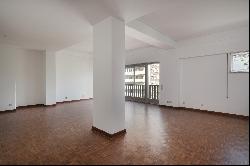 Flat, 8 bedrooms, for Sale