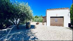 LOURMARIN Beautiful single storey villa for sale on enclosed land of 1169 m2 with swimming