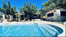 LOURMARIN Beautiful single storey villa for sale on enclosed land of 1169 m2 with swimming