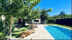 LOURMARIN Beautiful single storey villa for sale on enclosed land of 1169 m2 with swimming