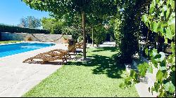 LOURMARIN Beautiful single storey villa for sale on enclosed land of 1169 m2 with swimming