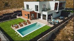 MODERN HOUSE NEAR THE CITY OF SPLIT - DALMATIA